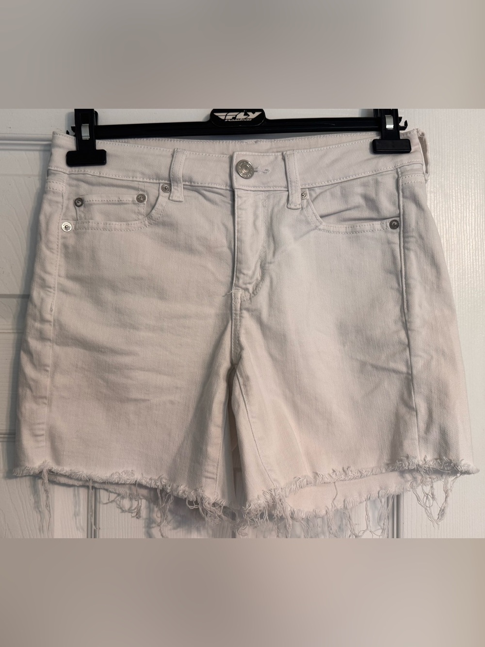 American Eagle Super Stretch White Denim Midi Frayed Raw Hem Jean Shorts Size 4